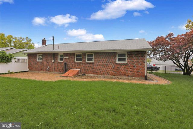 328 E PENN AVE, Robesonia, PA 19551