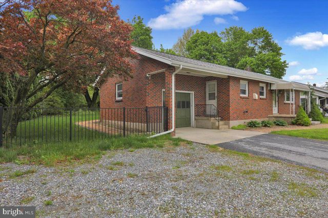 328 E PENN AVE, Robesonia, PA 19551