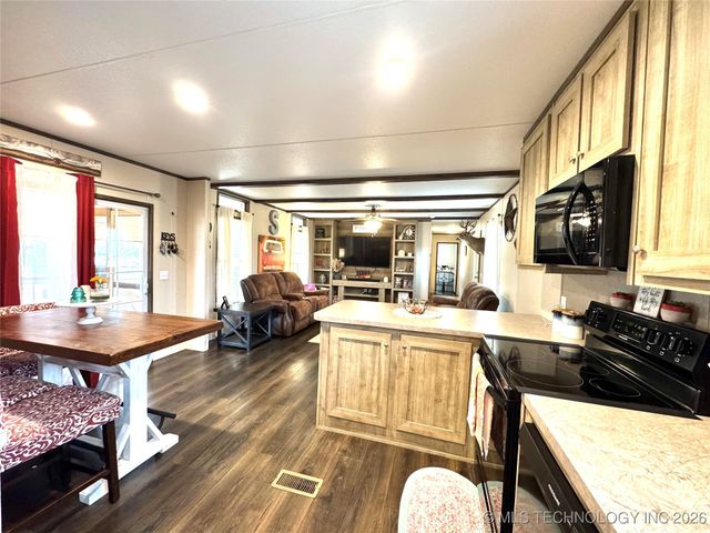 421171 E 1168 Road, Eufaula, OK 74432