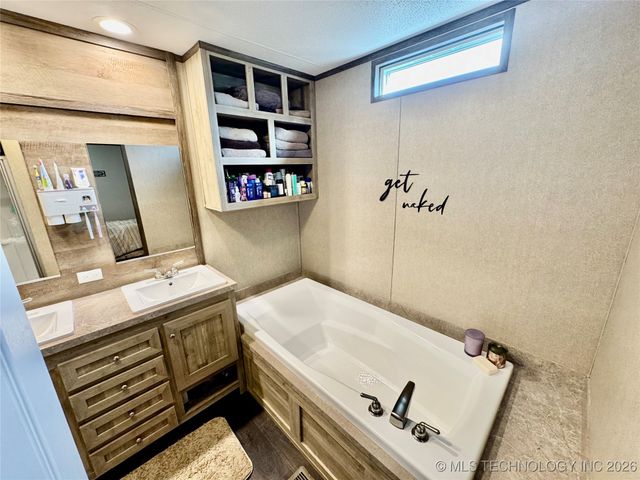 421171 E 1168 Road, Eufaula, OK 74432