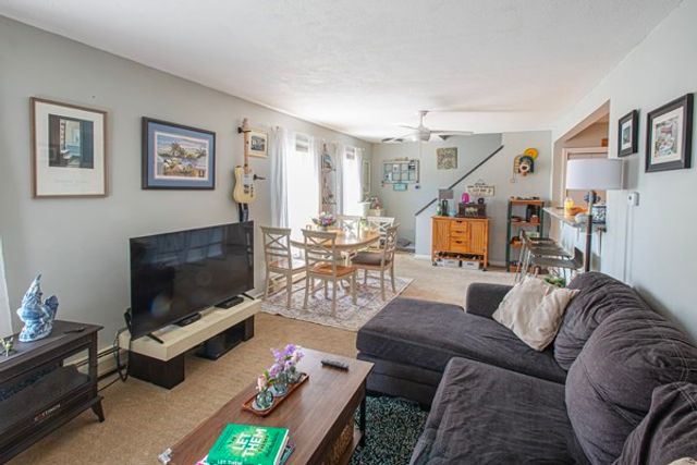 21 Mount Tom Ave 21, Easthampton, MA 01027