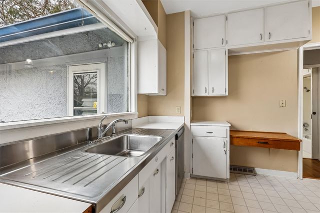 3001 School Street, Des Moines, IA 50311