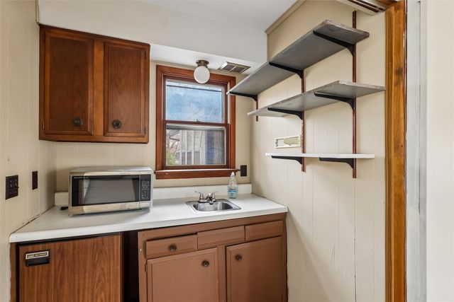 3001 School Street, Des Moines, IA 50311