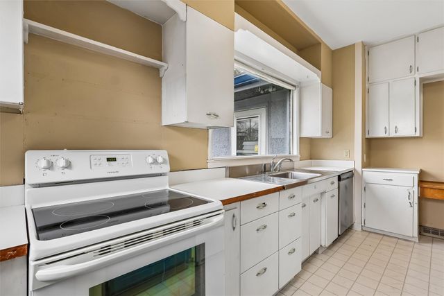 3001 School Street, Des Moines, IA 50311