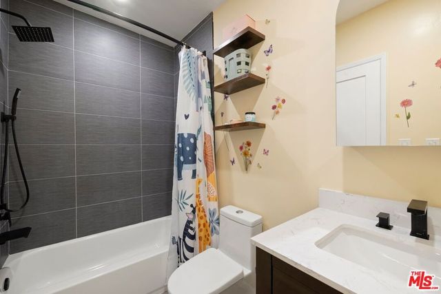 1209 Larrabee Street 4, West Hollywood, CA 90069