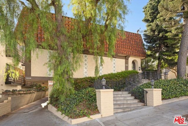 1209 Larrabee Street 4, West Hollywood, CA 90069