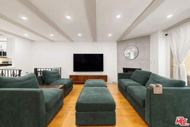 1209 Larrabee Street 4, West Hollywood, CA 90069