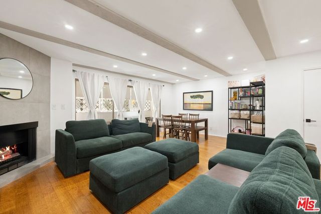 1209 Larrabee Street 4, West Hollywood, CA 90069