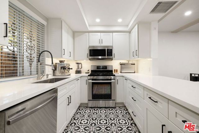 1209 Larrabee Street 4, West Hollywood, CA 90069