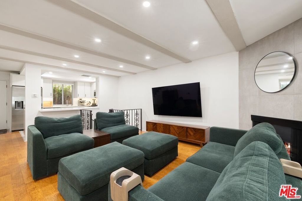 1209 Larrabee Street 4, West Hollywood, CA 90069