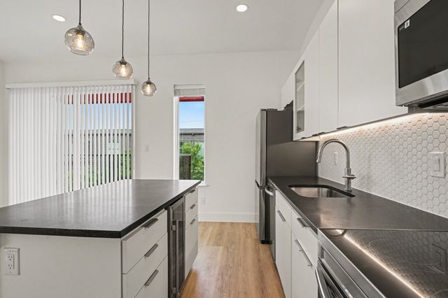 2217 N Fitzhugh Avenue 302, Dallas, TX 75204