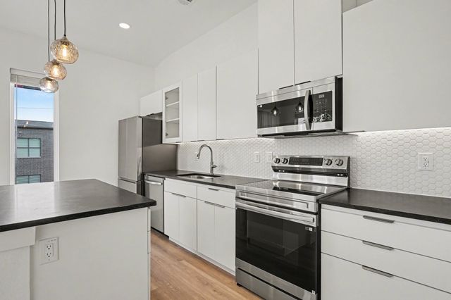 2217 N Fitzhugh Avenue 302, Dallas, TX 75204