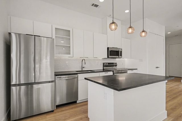 2217 N Fitzhugh Avenue 302, Dallas, TX 75204