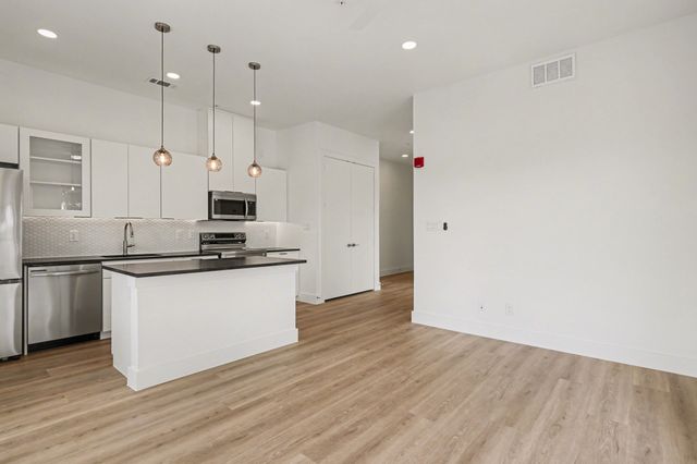 2217 N Fitzhugh Avenue 302, Dallas, TX 75204