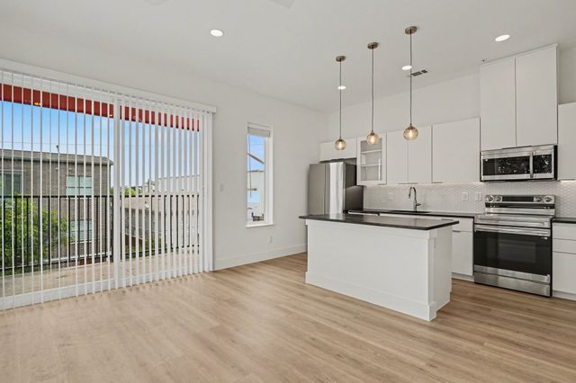 2217 N Fitzhugh Avenue 302, Dallas, TX 75204