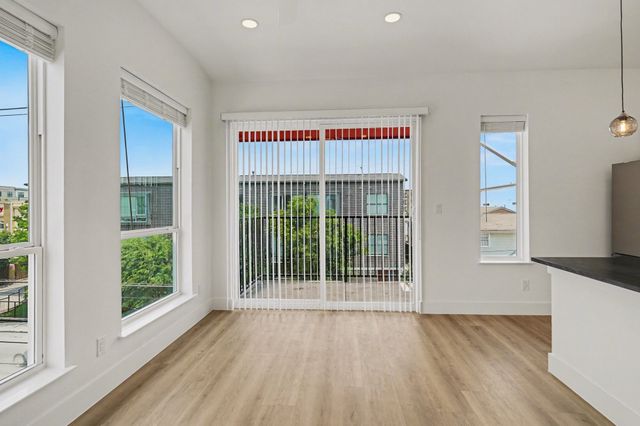 2217 N Fitzhugh Avenue 302, Dallas, TX 75204