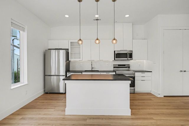 2217 N Fitzhugh Avenue 302, Dallas, TX 75204