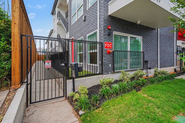 2217 N Fitzhugh Avenue 302, Dallas, TX 75204