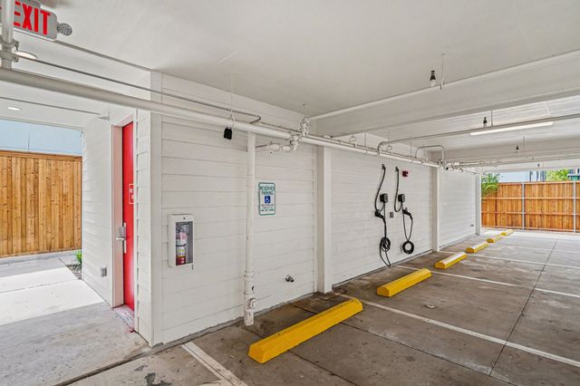 2217 N Fitzhugh Avenue 302, Dallas, TX 75204