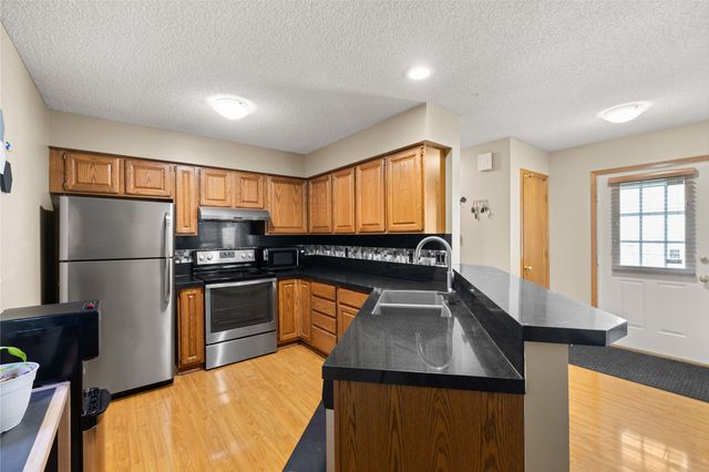 1067 Bradford Place, West Des Moines, IA 50266