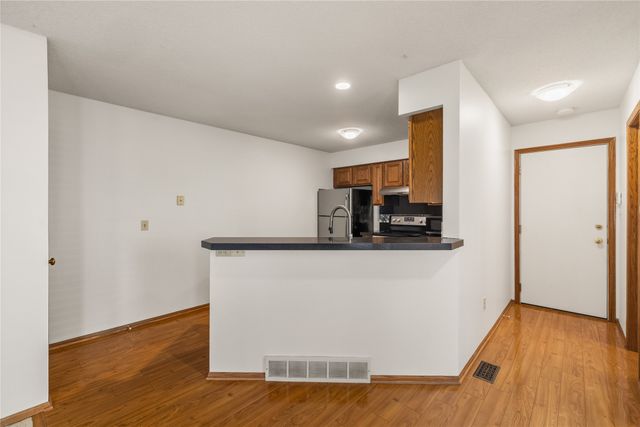 1067 Bradford Place, West Des Moines, IA 50266