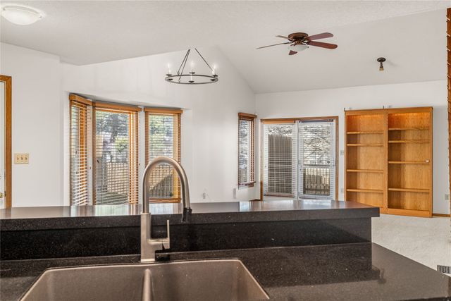 1067 Bradford Place, West Des Moines, IA 50266