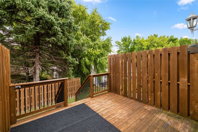 1067 Bradford Place, West Des Moines, IA 50266