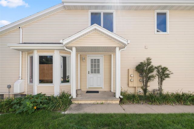 1067 Bradford Place, West Des Moines, IA 50266