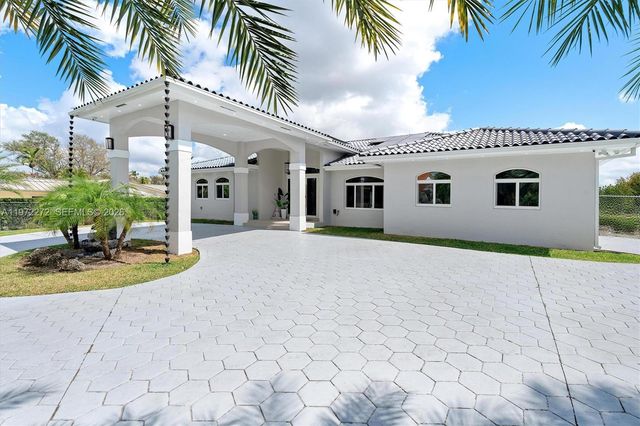 135 SW 125th Avenue, Miami, FL 33184
