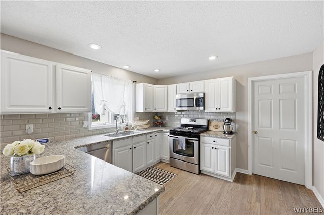 23 Woodgate Drive, Lancaster, NY 14086