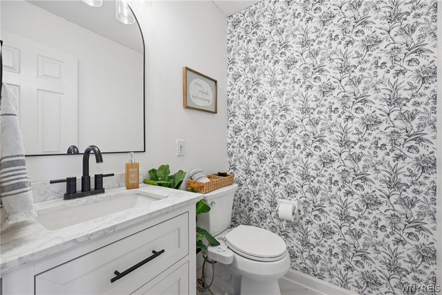 23 Woodgate Drive, Lancaster, NY 14086