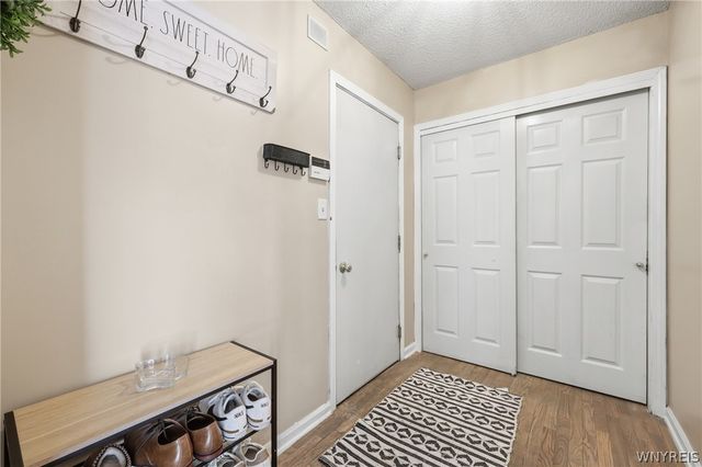 23 Woodgate Drive, Lancaster, NY 14086