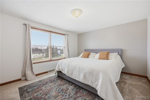 23 Woodgate Drive, Lancaster, NY 14086