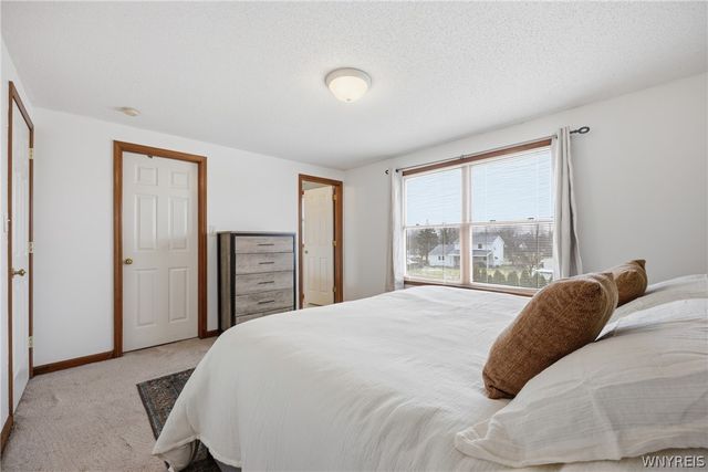 23 Woodgate Drive, Lancaster, NY 14086