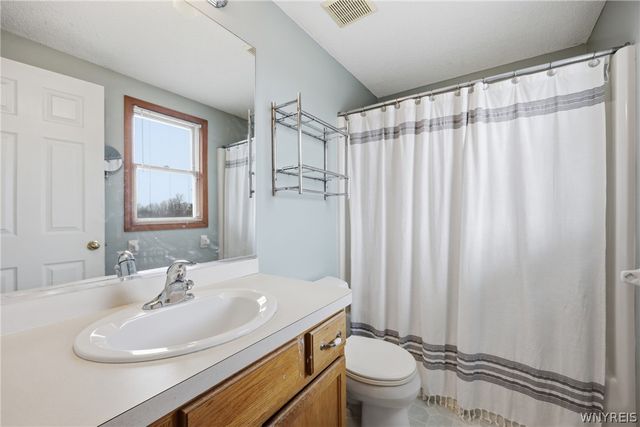 23 Woodgate Drive, Lancaster, NY 14086