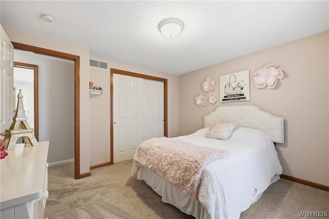 23 Woodgate Drive, Lancaster, NY 14086