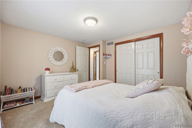 23 Woodgate Drive, Lancaster, NY 14086