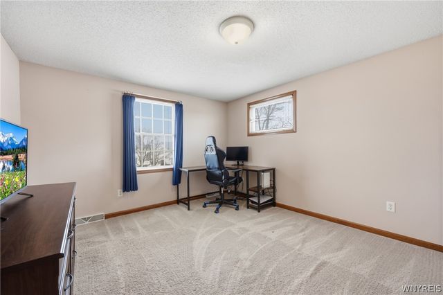 23 Woodgate Drive, Lancaster, NY 14086