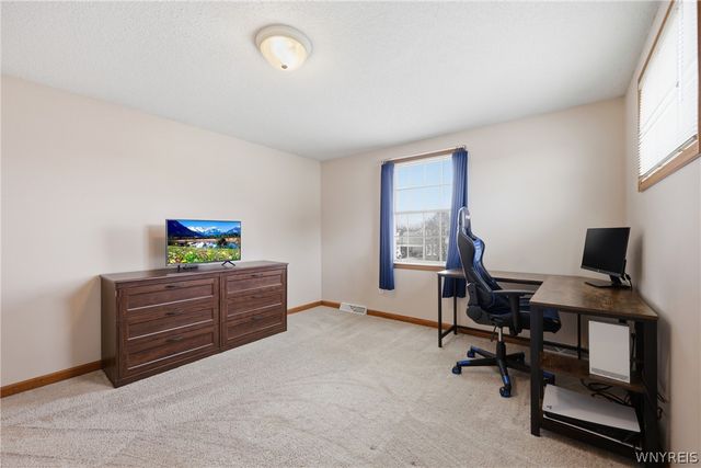 23 Woodgate Drive, Lancaster, NY 14086