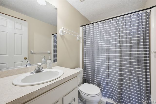 23 Woodgate Drive, Lancaster, NY 14086