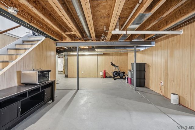 23 Woodgate Drive, Lancaster, NY 14086