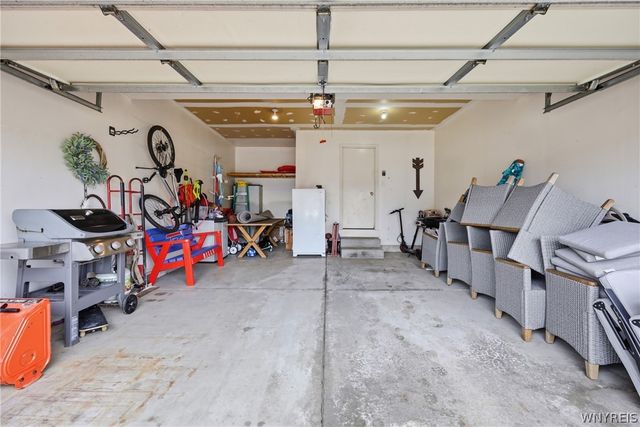 23 Woodgate Drive, Lancaster, NY 14086