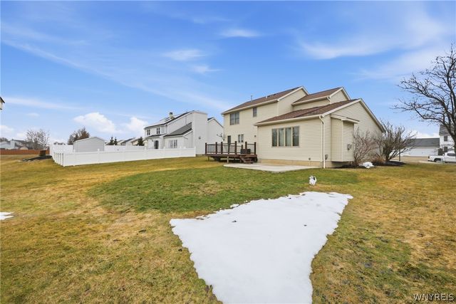 23 Woodgate Drive, Lancaster, NY 14086