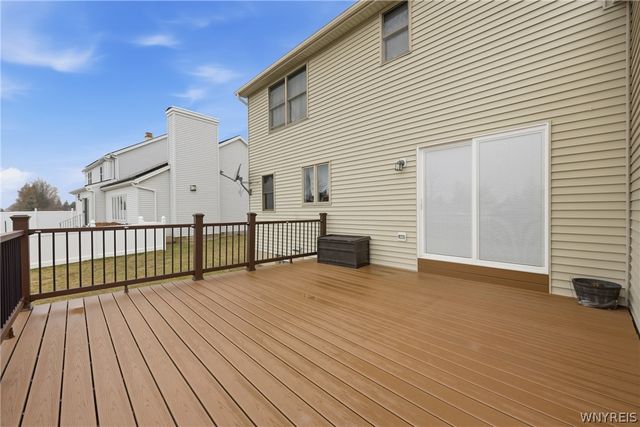 23 Woodgate Drive, Lancaster, NY 14086