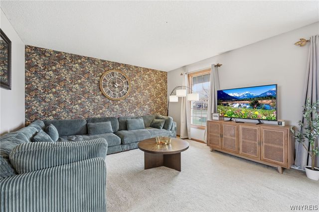 23 Woodgate Drive, Lancaster, NY 14086