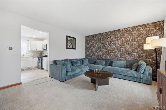 23 Woodgate Drive, Lancaster, NY 14086