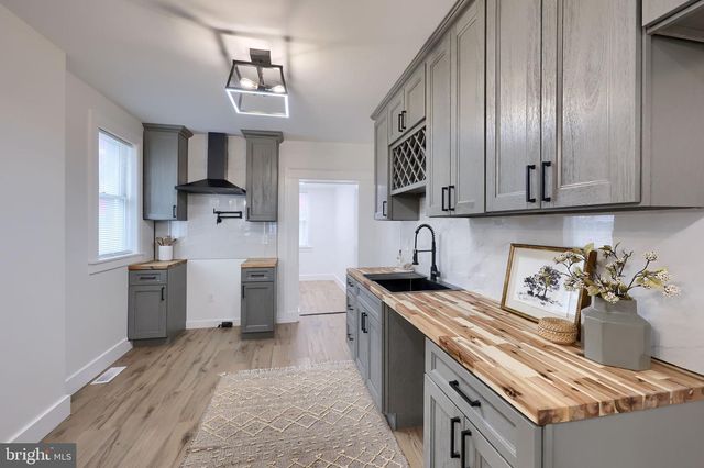 22 E NEW ST, Lancaster, PA 17602