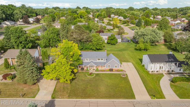 5651 Warrenshire Drive, West Bloomfield Charter Township, MI 48322