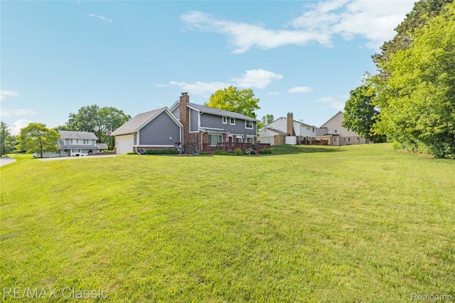 5651 Warrenshire Drive, West Bloomfield Charter Township, MI 48322