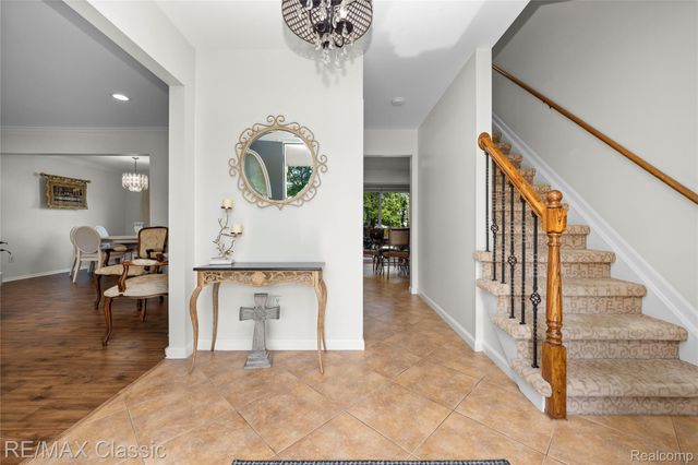 5651 Warrenshire Drive, West Bloomfield Charter Township, MI 48322